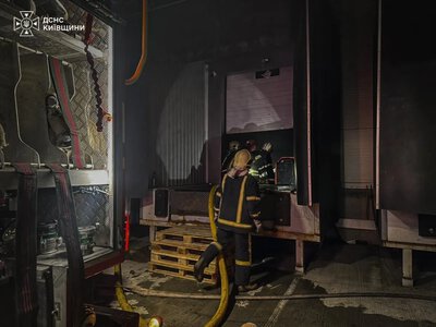 На Київщині через російську атаку загорівся склад в офісно-логістичному комплексі