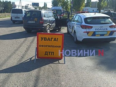 У Миколаєві «Ауді» протаранила «Опель»: постраждали троє людей (фото)