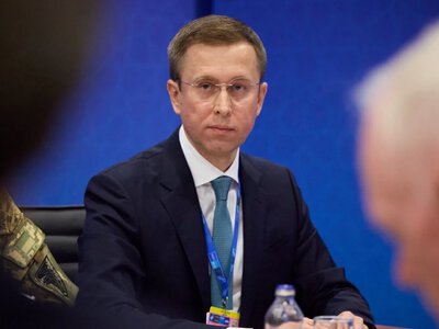 Премʼєр анонсував скорочення держслужбовців та заступників міністрів