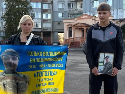Зупинився рух і хвилиною мовчання вшанували полеглих воїнів: у Шептицькому провели акцію «Вшануй»