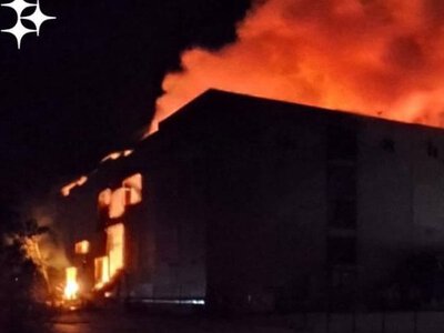 На Київщині внаслідок російської атаки згорів склад зоотоварів