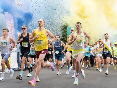 У Мукачеві майже 800 бігунів долучилися до благодійного Mukachevo Half Marathon (ФОТО)
