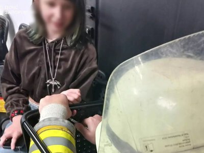 У Запоріжжі рятувальники звільнили палець 10-річної дівчинки з пастки