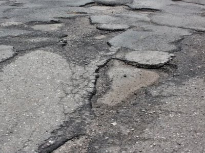 Після дощів розмило відремонтовану навесні дорогу під окупованим Сіверськодонецьком