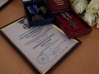 В громаді на Рівненщині родинам загиблих воїнів передали посмертні нагороди (ФОТО)