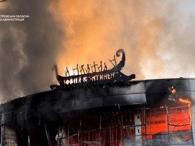 росіяни вдарили по торговельному центру у Дніпрі — є постраждалі