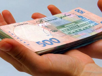 Переказ коштів: яку суму можна надсилати родичам без оподаткування