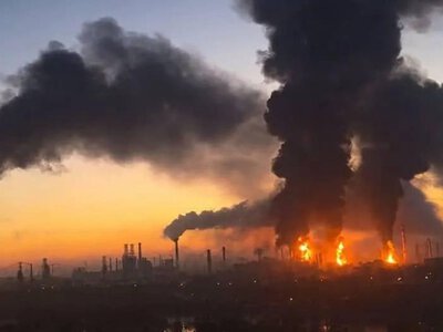 Москвичі скаржаться на наймасованішу атаку: на столицю летіли сотні дронів, які запалили НПЗ
