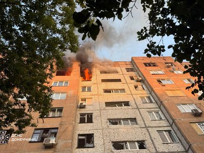 У Краматорську пожежі охопили дві дев’ятиповерхівки (відео)