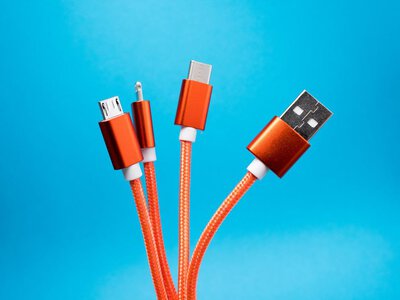 USB-C проти Lightning – який кабель насправді довше служить