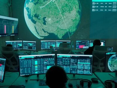 “Це буде маленька катастрофа”: “Флеш” попередив про загрозу російських супутників