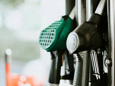 Пальне перетнуло психологічну позначку у 100 грн: скільки коштує дизель на АЗС 