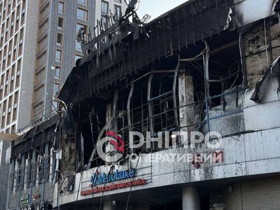 Згарище, уламки та знищений товар: який вигляд має ТЦ Новий Континент у Дніпрі після атаки рф