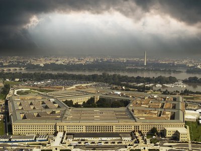 Американська розвідка попереджає: Росія готує втручання у вибори США та активізує операції впливу