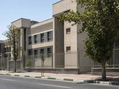 Іран закрив французький мовний центр у Тегерані — Asharq Al-Awsat