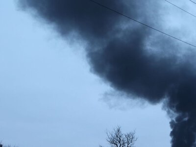 У Києві чути вибухи, уламки БпЛА впали біля житлового будинку