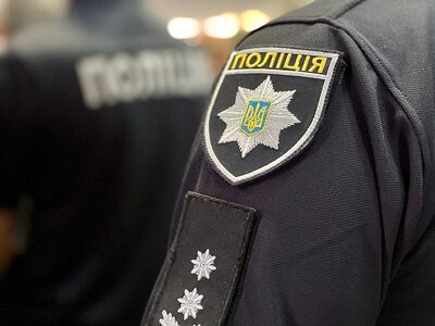 На Хмельниччині чоловік напав на поліцейського з ціпком
