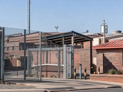У ПАР у тюрмах вилучили понад 102 тисячі телефонів — TimesLIVE
