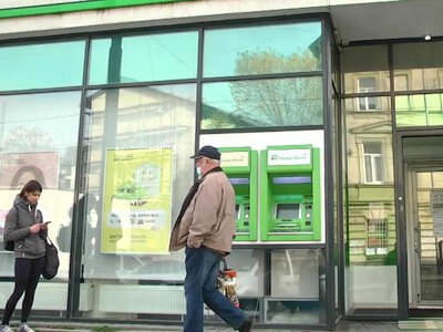 Українцям загрожують звільнення та скорочення зарплат: які підприємства під ударом