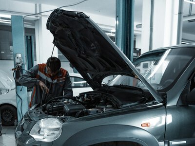 Не чекайте, поки авто не заведеться: як перевірити акумулятор звичайним вольтметром