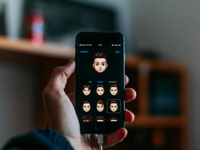 Достатньо надрукувати фото: чим ризикують власники смартфонів із простим Face Unlock