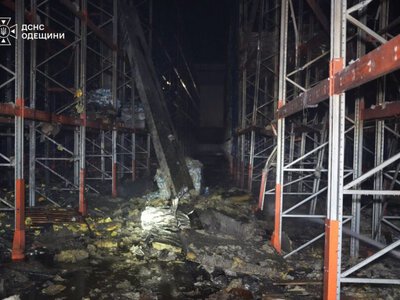 На Одещині внаслідок російської атаки зайнялися склади мережі супермаркетів
