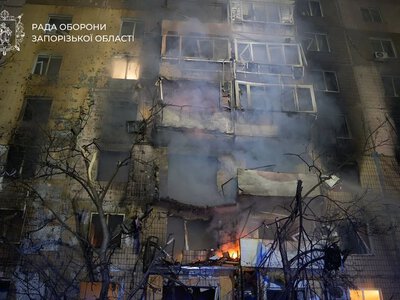 Атака на Запоріжжя: пошкоджено багатоповерхівки, торговий центр та корпус вузу, постраждали 5 осіб