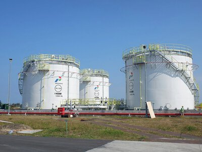 Україна створить стратегічні запаси пального в Угорщині