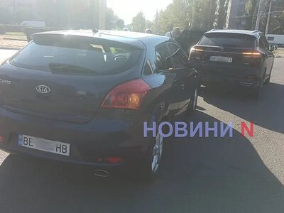 На площі Перемоги в Миколаєві «Кіа» врізався в MG: рух ускладнений