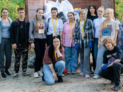 Працівники міськради та молодь прибрали берег Ворскли у Кобеляках