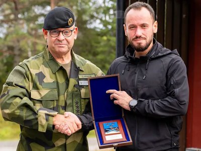 Шведські військові переймали досвід українських медиків з евакуації поранених за допомогою роботів