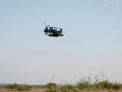 На Миколаївщині FPV-дрон пошкодив два трактори