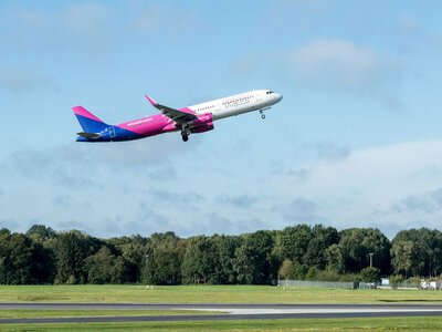 Літак Wizz Air зупинили прямо перед зльотом: ось що помітила стюардеса