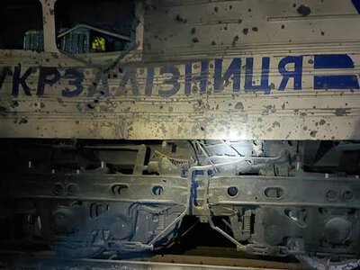Потяги Укрзалізниці затримуються на 15 годин через атаку РФ: коли пасажири дістануться кінцевих станцій