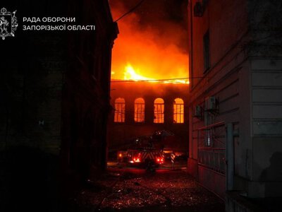 Найстаріша будівля – у вогні: Росія атакувала Запорізький національний університет