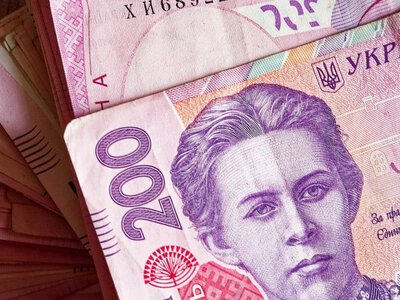  Старі 200 гривень виводять з обігу та замінюють новими банкнотами 