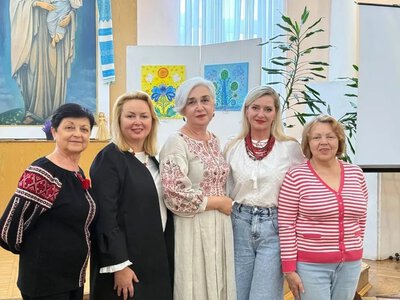 «Вільні разом» на Франківщині: 20 переселенців з Херсонщини отримали одяг