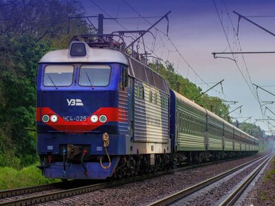 До Львова поїзди затримуються майже на 12 годин