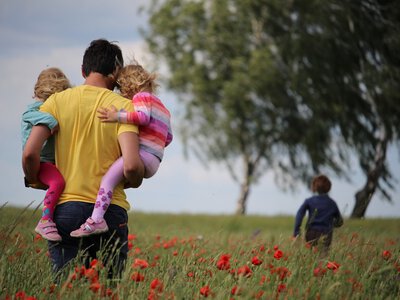 Дитина у 7–12 років віддаляється від батьків: яка реакція лише посилює дистанцію