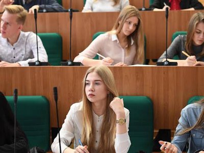 Переписують минуле для нового покоління: що росія нав'язує студентам Херсонщини