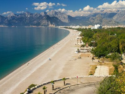 Літо не закінчується: на цьому курорті у вересні можна купатися в морі за +31 °C