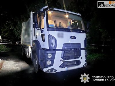 На Великій Бердичівській у Житомирі сміттєвоз здійснив наїзд на 23-річну містянку: жінка загинула