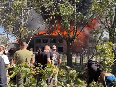 У Краматорську російська авіабомба влучила в евакуаційний пункт: поранені двоє людей