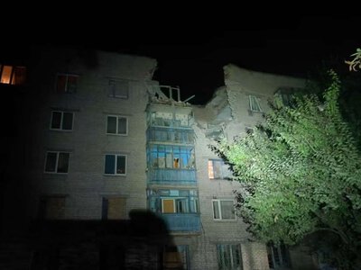 У Слов’янську зруйновано багатоповерхівку: під завалами шукають людину