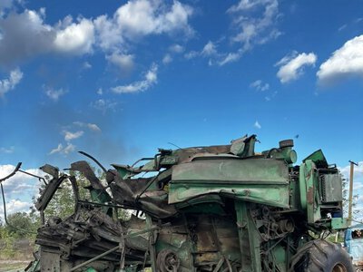 У Семенівці на Новгород-Сіверщині внаслідок ворожого обстрілу пошкоджено сільгосппідприємство