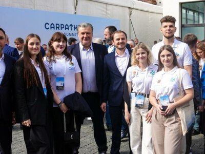 Молодь Житомирщини взяла участь у Карпатському економічному форумі: подробиці (ВІДЕО)