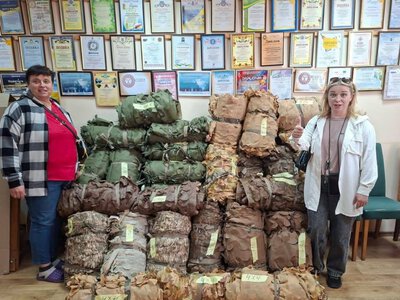 Сплели все руками: як волонтери Київщини допомагають захисникам, - ФОТО