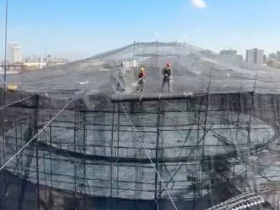 Гігантські сітки над НПЗ не врятували: показали захист російського об'єкта від дронів