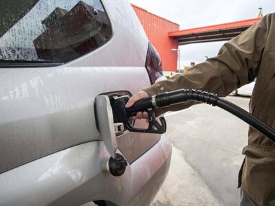 В рф стрімко впали біржові продажі пального після зупинки трьох НПЗ