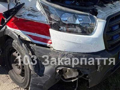 Автомобіль швидкої допомоги потрапив у ДТП під час перевезення пацієнта — PMG.ua